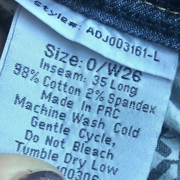 Low-rised jeans - Picture 3 of 5